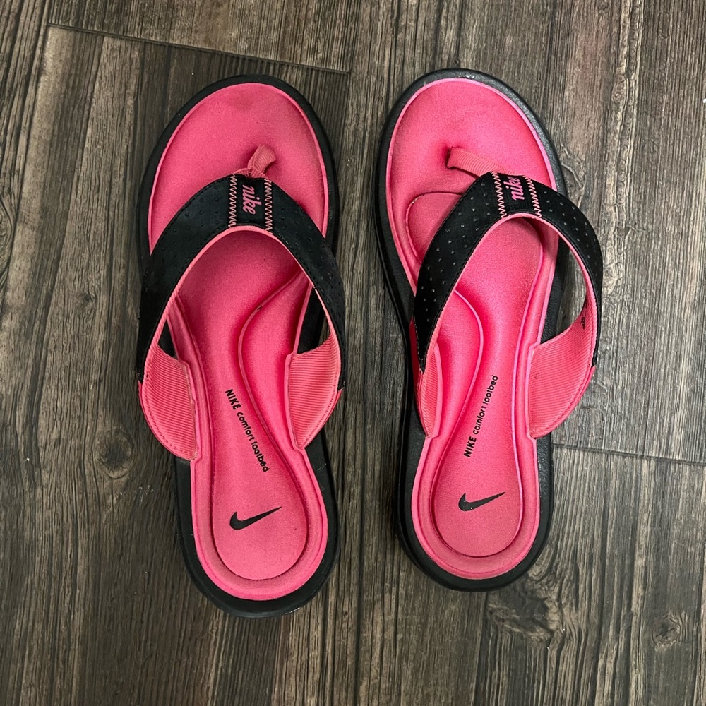 Nike Women's Sandals in Pink and Black